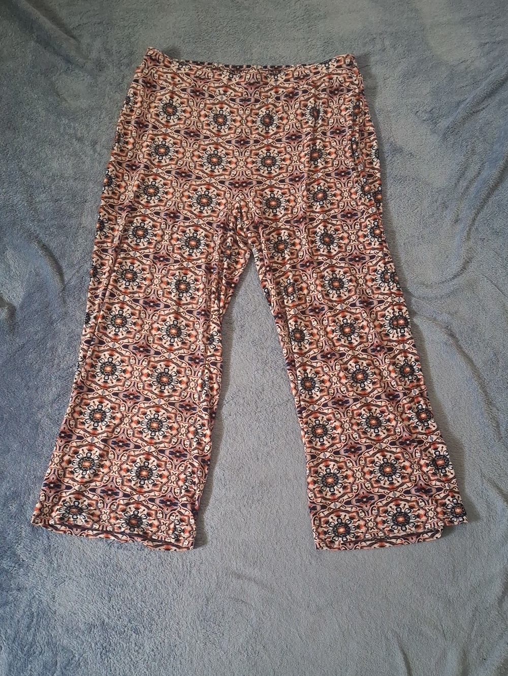 Jones Studio Navy, Peach & Cream Tile-Print Wide Leg Pants